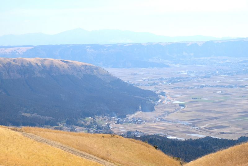 núi lửa Aso nhìn từ đỉnh Daikanbo